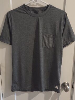 Vuori Tradewind  Pocket Shirt - Size Small Heathered Grey - Excellent Condition